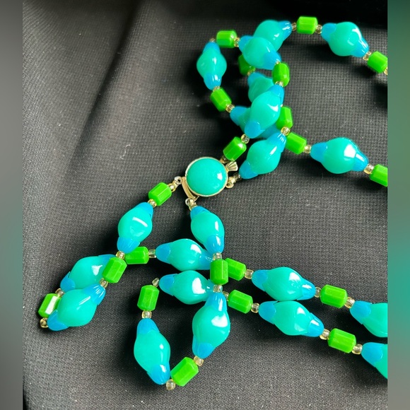 VTG MCM Gorgeous Double strand Bright blue and green beaded choker. - Picture 3 of 7